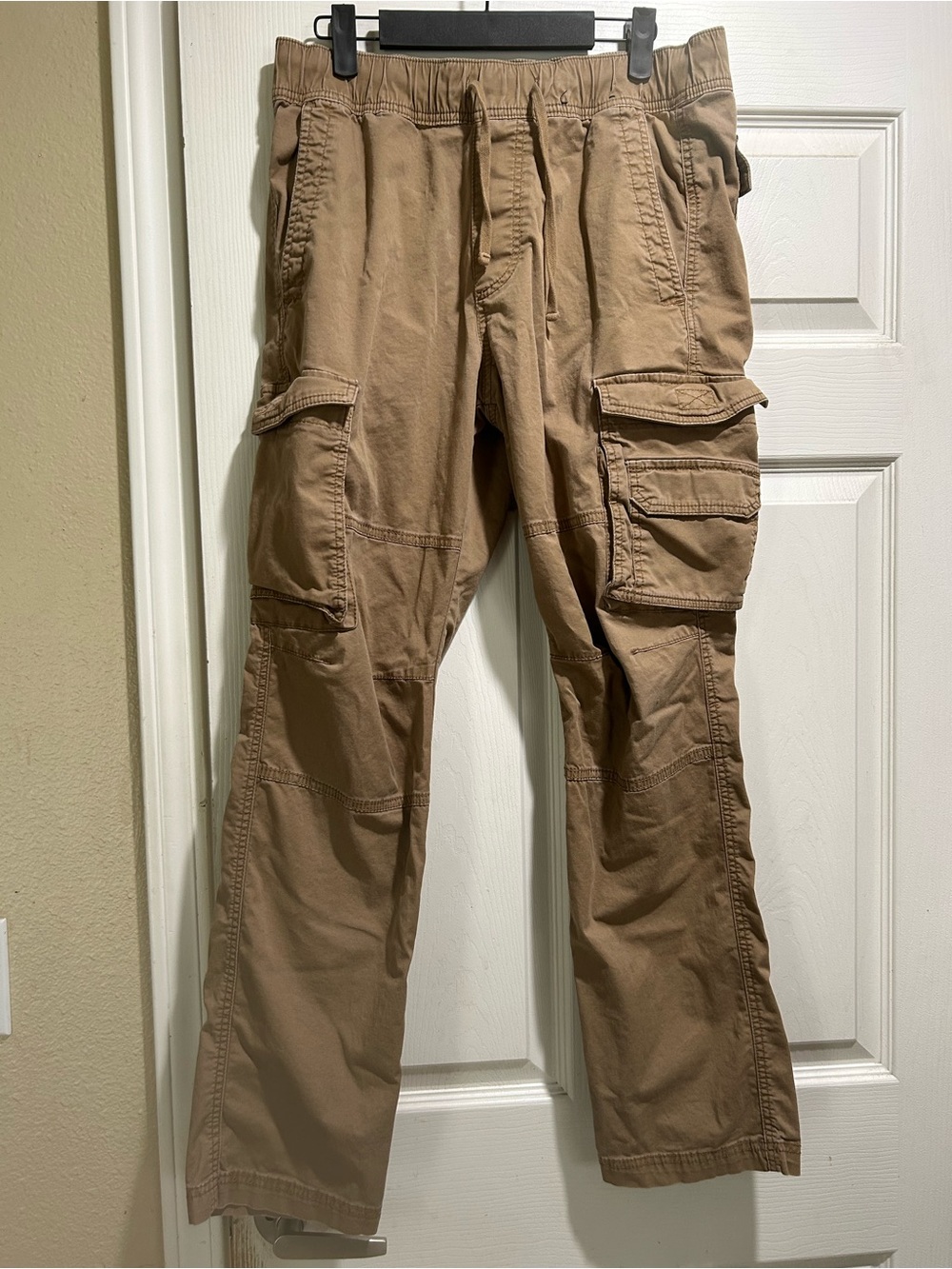 Hollister Men's Cargo Pants iwith Utility Pockets
